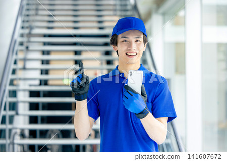 智能手機的工人 141607672