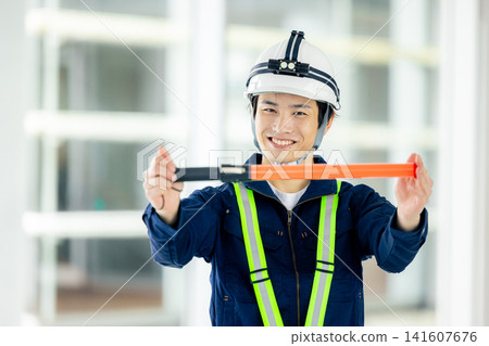 現場工作的人 141607676