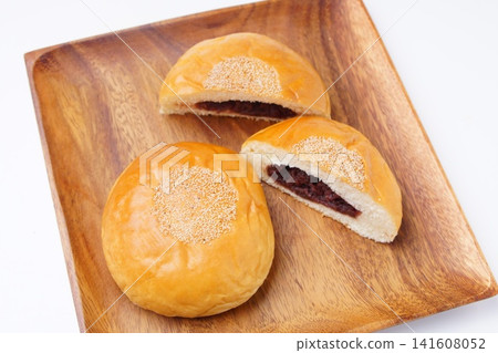 Anpan (sweet bean paste bun) Anpan (sweet bean paste bun) 141608052