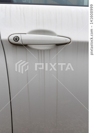 汽車上的水漬 141608999