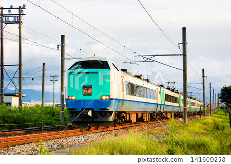 A JNR-era 485 series 3000 series "Hokuetsu" limited express train (bound for Niigata) running on the Hokuriku Main Line. A JNR-era 485 series 3000 series "Hokuetsu" limited express train (bound for Niigata) running on the Hokuriku Main Line. 141609258