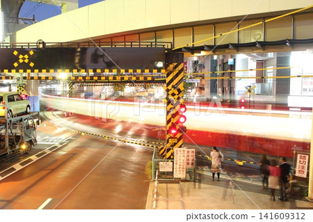 Transforming Keikyu Kamata: Night view of Dai-ichi Keihin where the old ground-level tracks and the new elevated railway intersect (slow shutter effect) Transforming Keikyu Kamata: Night view of Dai-ichi Keihin where the old ground-level tracks and the new elevated railway intersect (slow shutter effect) 141609312