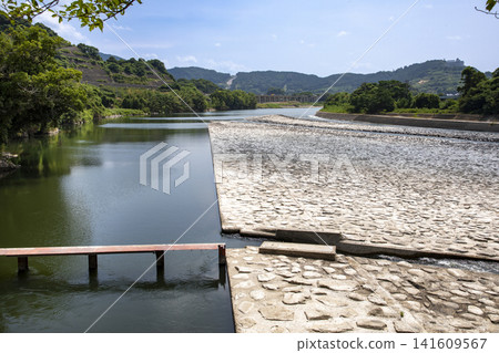 築後川上山田堰的景色依然可見。 築後川上山田堰的景色依然可見。 141609567
