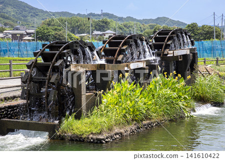 A view of the triple waterwheel in Asakura City, Fukuoka Prefecture. 141610422