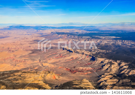 [Aerial View] The magnificent scenery of the Grand Canyon: The Colorado River and the grand canyon as seen from an airplane window. 141611008