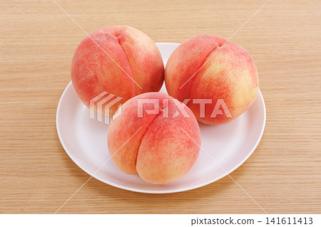 新鮮的桃子 新鮮的桃子 141611413