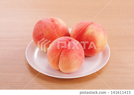 新鮮的桃子 新鮮的桃子 141611415