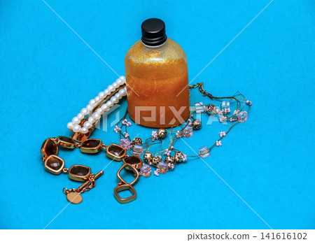 Gold sparkling bottle jewelry Gold sparkling bottle jewelry 141616102