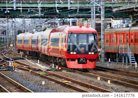 From Shinjuku Station, speeding along the Tohoku Main Line to Nikko... Direct Limited Express [253 series] train 141617776