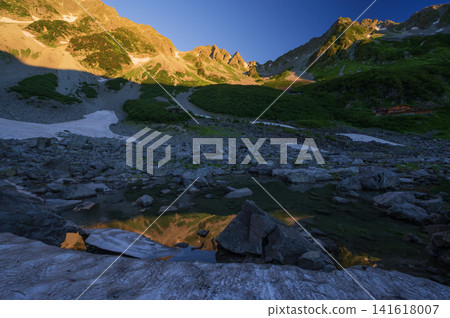 Mount Hotaka illuminated by the morning sun 141618007