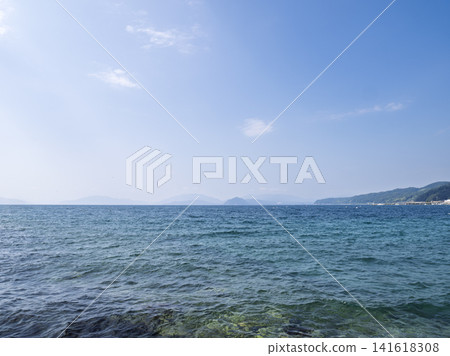 The crystal-clear Sea of Japan, a blue world stretching as far as the eye can see. The crystal-clear Sea of Japan, a blue world stretching as far as the eye can see. 141618308