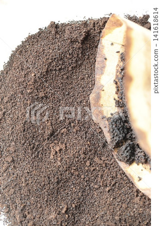 Dried coffee grounds - reuse of coffee beans Dried coffee grounds - reuse of coffee beans 141618614