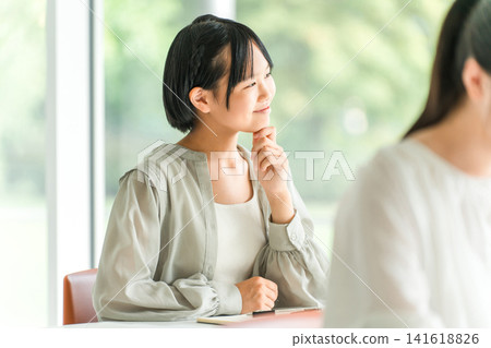 小學生在補習班/課外補習班/上課/暑期班學習(教育) 小學生在補習班/課外補習班/上課/暑期班學習(教育) 141618826