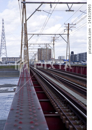 Scenery of Sumiyoshi Ward, Osaka City. The track is straight. Scenery of Sumiyoshi Ward, Osaka City. The track is straight. 141619993