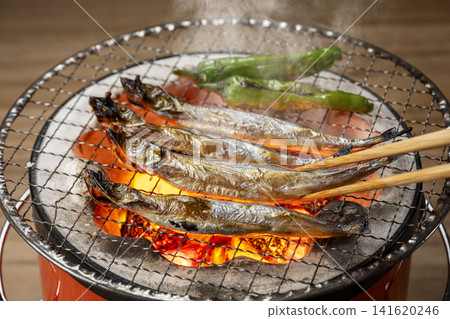 Delicious-looking charcoal-grilled smelt Delicious-looking charcoal-grilled smelt 141620246
