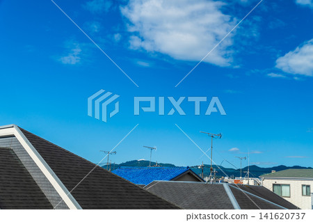 夏日天空清新的住宅區 夏日天空清新的住宅區 141620737