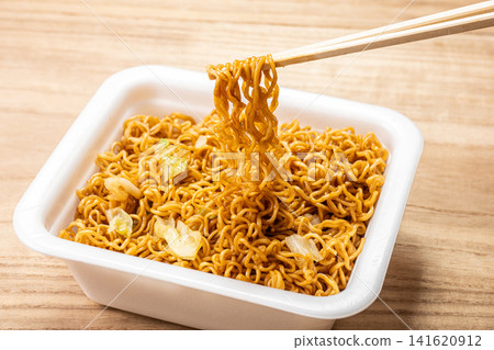 Cup fried noodles Cup fried noodles 141620912