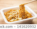 Cup fried noodles 141620932