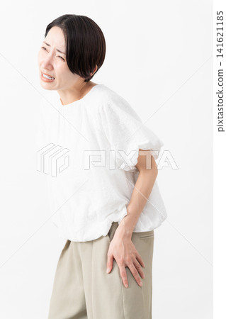 一位身穿白色襯衫的女士——生活方式圖片 一位身穿白色襯衫的女士——生活方式圖片 141621185