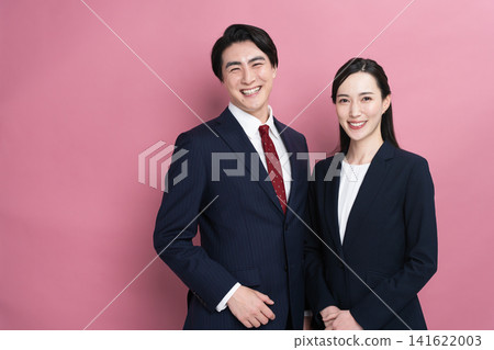 身著商務套裝的年輕男女-商務形象 身著商務套裝的年輕男女-商務形象 141622003