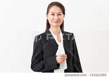 Senior woman in a suit: Business image Senior woman in a suit: Business image 141622993