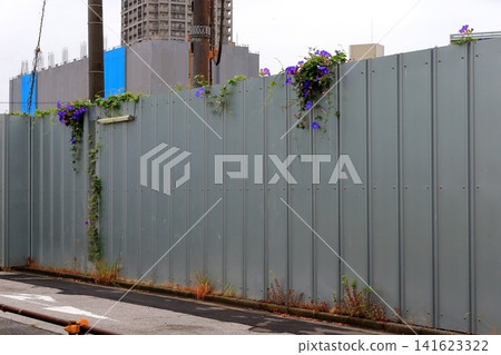 Temporary fencing for construction sites (galvanized steel sheets) Temporary fencing for construction sites (galvanized steel sheets) 141623322