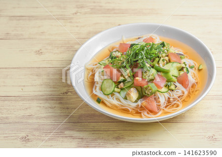 夏季主食：時令蔬菜素麵 141623590