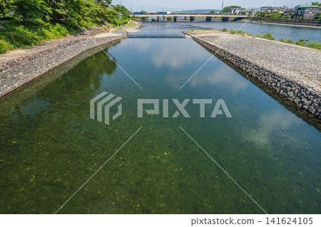Uji River scenery, Tachibana Island in Uji Park, Uji City, Kyoto Prefecture Uji River scenery, Tachibana Island in Uji Park, Uji City, Kyoto Prefecture 141624105