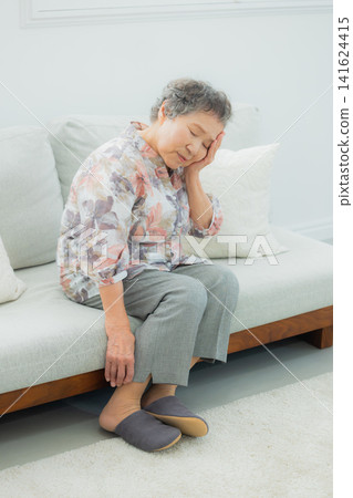 Seniors with health concerns Seniors with health concerns 141624415