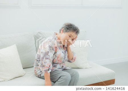 有健康問題的老人 141624416