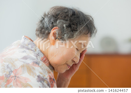 Seniors with health concerns Seniors with health concerns 141624457