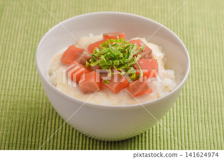 鮭魚和鮪魚飯 141624974
