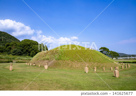 The scenery of the Sendo Kofun (ancient burial mound) in Chikuzen Town, Fukuoka Prefecture The scenery of the Sendo Kofun (ancient burial mound) in Chikuzen Town, Fukuoka Prefecture 141625677