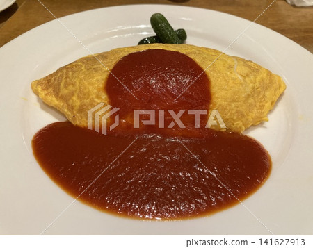 老式西餐廳供應的番茄醬蛋包飯。 老式西餐廳供應的番茄醬蛋包飯。 141627913