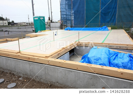 Wooden flooring on a concrete foundation Wooden flooring on a concrete foundation 141628288