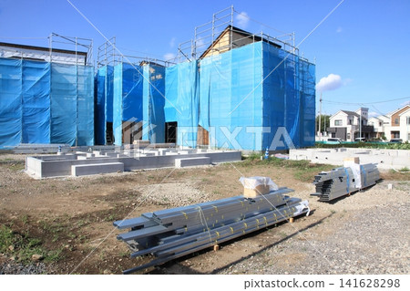 A newly built house that is one step away from completion and a detached house where foundation work has begun. A newly built house that is one step away from completion and a detached house where foundation work has begun. 141628298