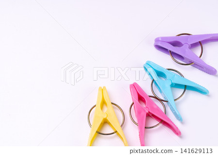 These clothespins come in soft colors and have a design that suits everyday home life. These clothespins come in soft colors and have a design that suits everyday home life. 141629113