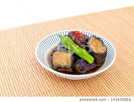 炸茄子,盛於小碗中 炸茄子,盛於小碗中 141630868