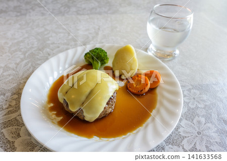 Rich cheese hamburger steak made with Hokkaido cheese (Western-style gourmet food) Rich cheese hamburger steak made with Hokkaido cheese (Western-style gourmet food) 141633568