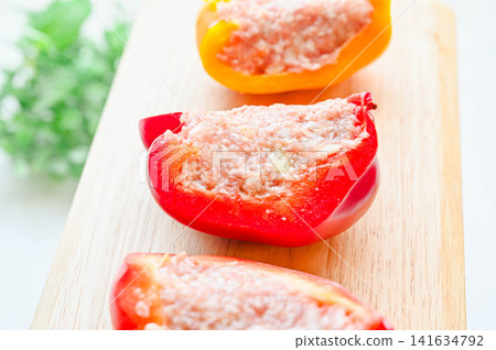 Stuffed bell peppers: Preparation (before cooking) 141634792
