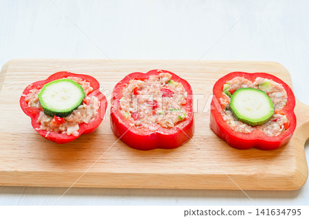 Stuffed bell peppers: Preparation (before cooking) 141634795