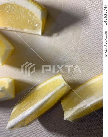 2 片檸檬角 2 片檸檬角 141639747
