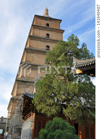 位於中國西安大慈恩寺內的大雁塔,大慈恩寺是聯合國教科文組織世界遺產。 位於中國西安大慈恩寺內的大雁塔,大慈恩寺是聯合國教科文組織世界遺產。 141640487