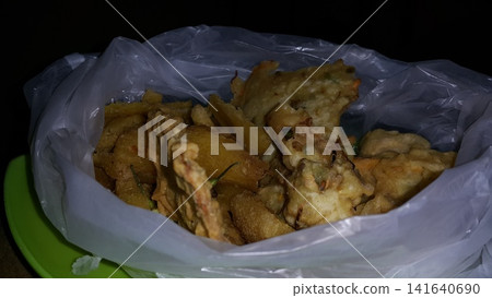 Very tasty fried shots. Consisting of bakwan, tempeh, sweet potatoes. Various fried foods for Takjil breaking the fast together or Bukber Ramadhan. 141640690