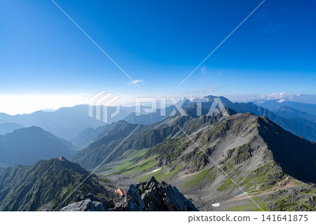 【山景】從槍嶽山頂眺望大天丈山【長野縣】 【山景】從槍嶽山頂眺望大天丈山【長野縣】 141641875