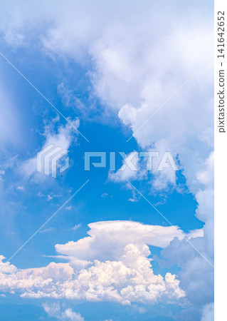 [Sky Material] Summer sky as seen from the summit of Mt. Chogatake [Nagano Prefecture] 141642652