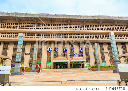 2015 年台灣台北市街景,靠近台北車站。 2015 年台灣台北市街景,靠近台北車站。 141642728