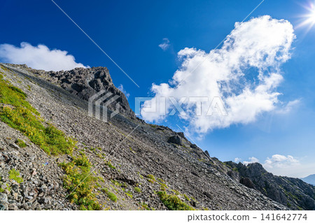 【山景】初秋時節從矢澤冰鬥眺望的矢嶽山【長野縣】 【山景】初秋時節從矢澤冰鬥眺望的矢嶽山【長野縣】 141642774
