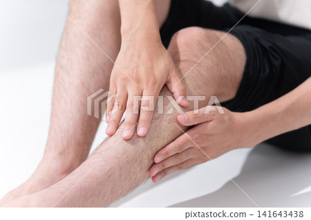 Men's shin hair Men's shin hair 141643438