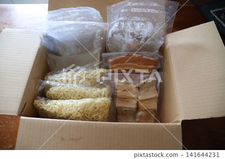 A set of Okinawan soba noodles delivered by mail order. A set of Okinawan soba noodles delivered by mail order. 141644231